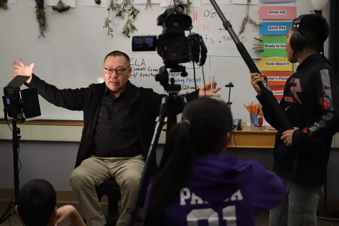 Elder speaks to classroom